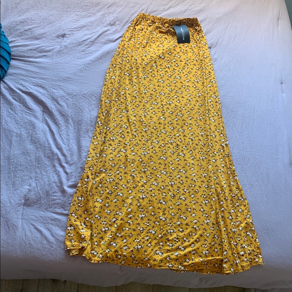 😻 NWT Pretty Little Thing Maxi Skirt
